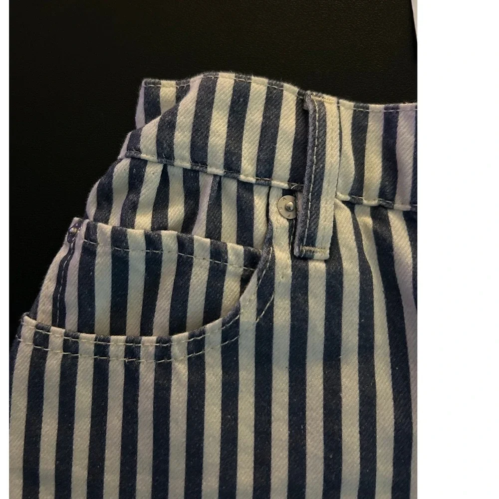 FRAME The Vintage Relaxed Short Seaport Stripe Navy White Denim Size 27 (1219)